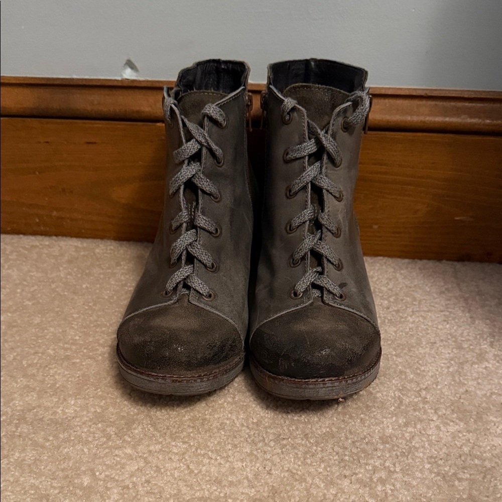 Naot Women's Lace-Up Ankle Boots in Green